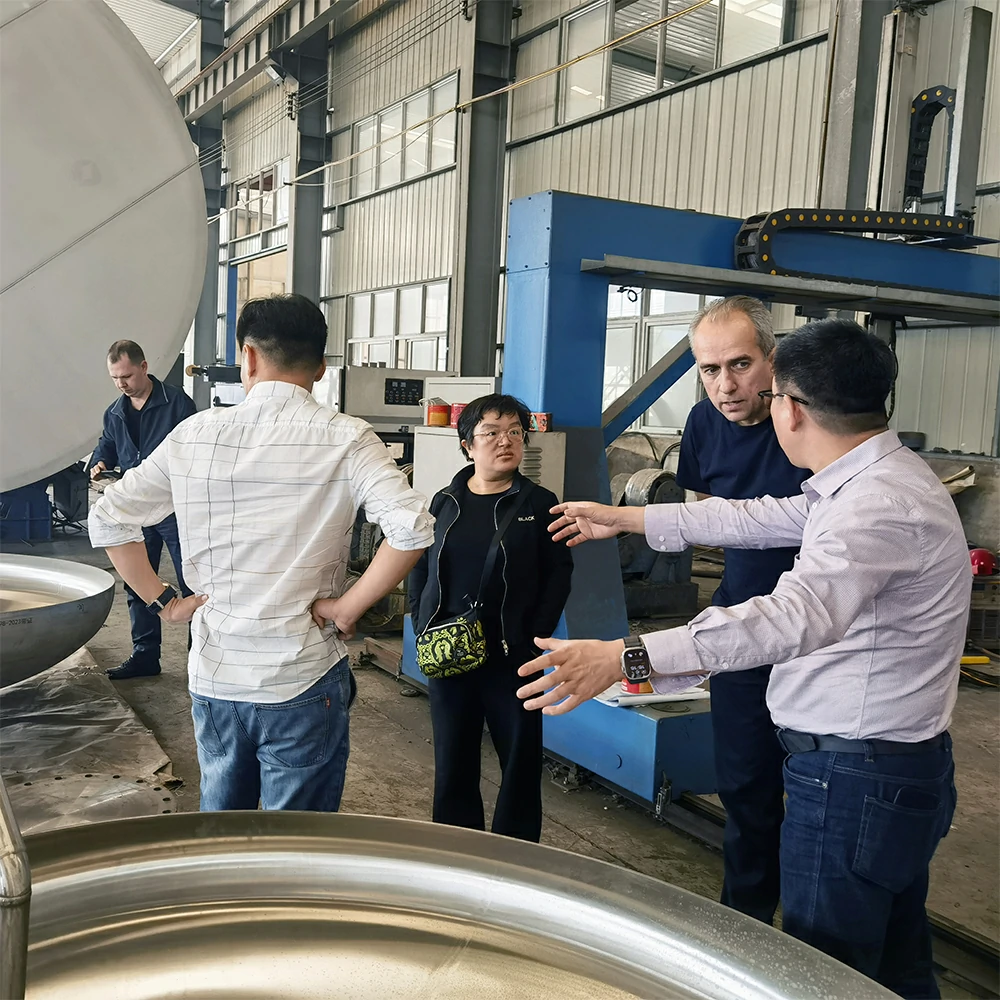 Russian clients visited the FWINCNC factory for bespoke services