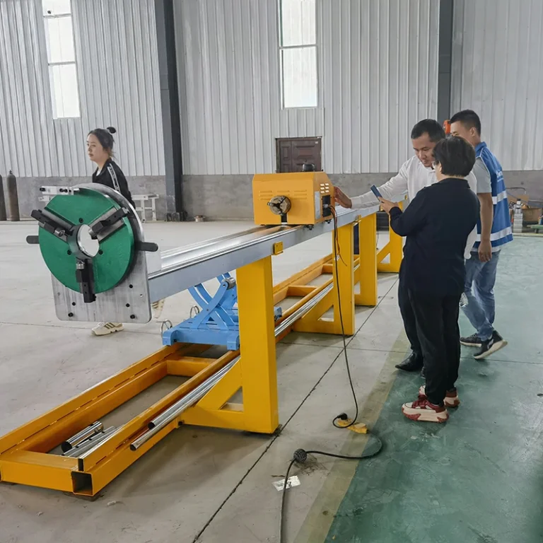 fwincnc customers come to the factory to visit and learn (1)