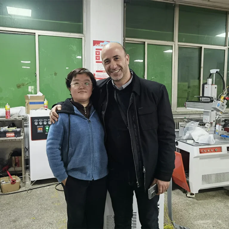 fwincnc customers come to the factory to visit and learn (1)~1
