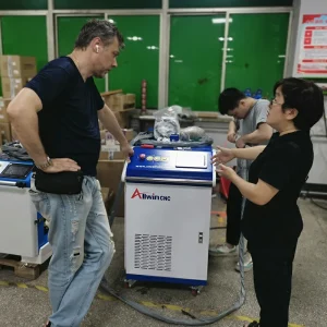 fwincnc customers come to the factory to visit and learn (2)