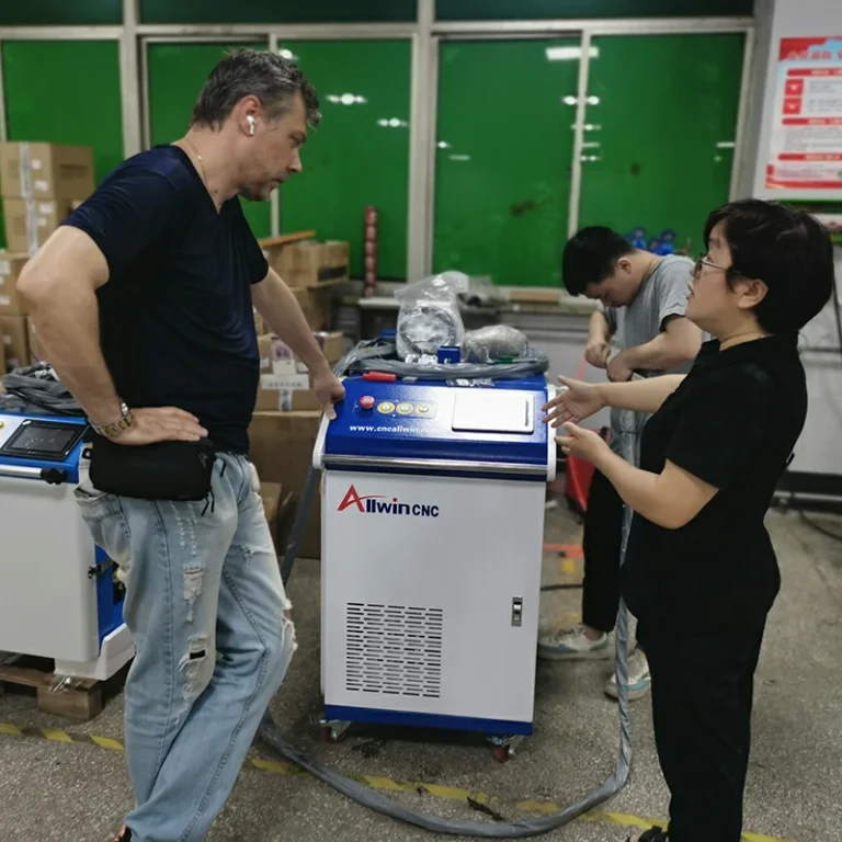 fwincnc customers come to the factory to visit and learn (2)