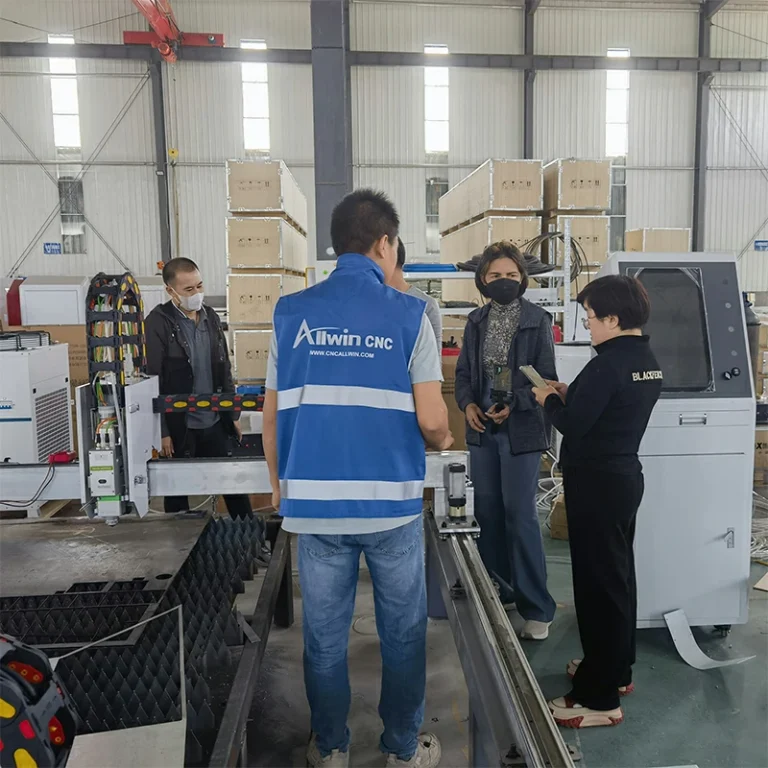 fwincnc customers come to the factory to visit and learn (3)