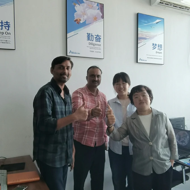 fwincnc customers come to the factory to visit and learn (4)