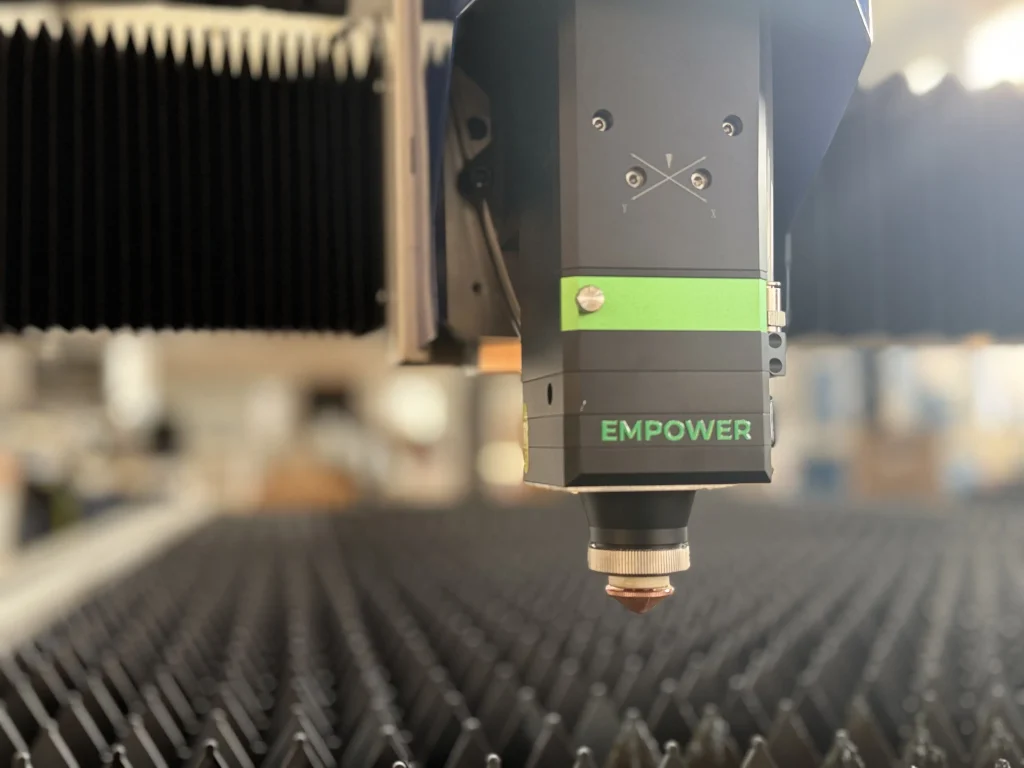 Prezzo della macchina per il taglio laser staccabile CNC per metallo e alluminio, macchina per il taglio laser di precisione da 3000 W, 53 recensioni