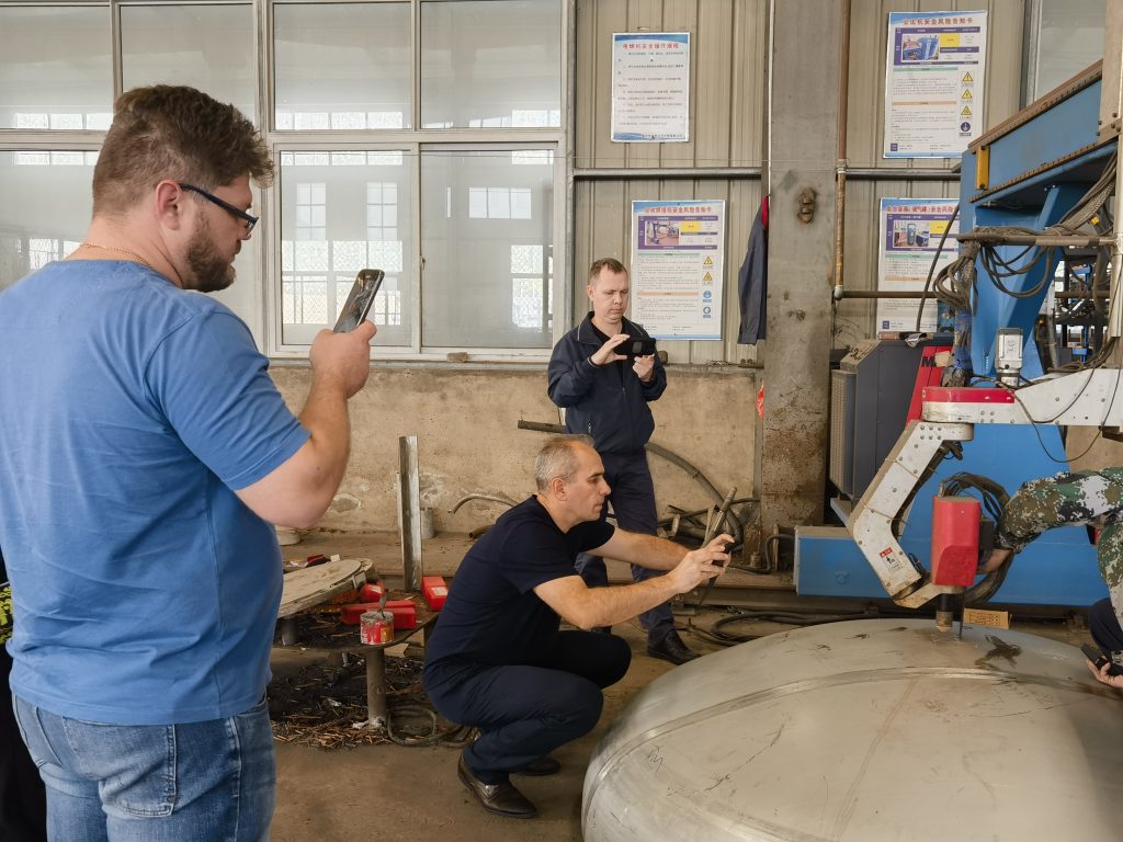 fwincnc Russian customer plasma head cutting machine 1