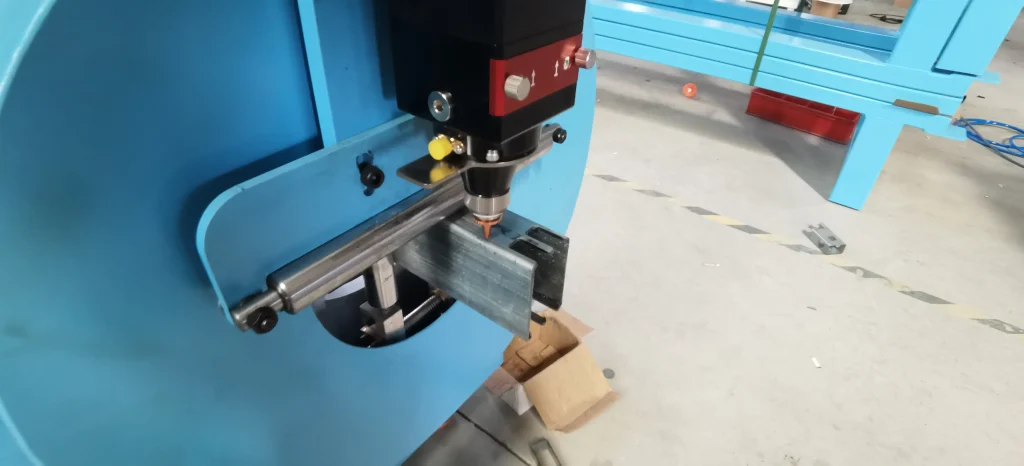 macchina per il taglio laser di tubi metallici fwincnc 29 拷贝